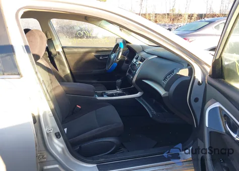 2013 Nissan Altima 2.5 S z USA, uszkodzony, nr VIN 1N4AL3AP5DN527359